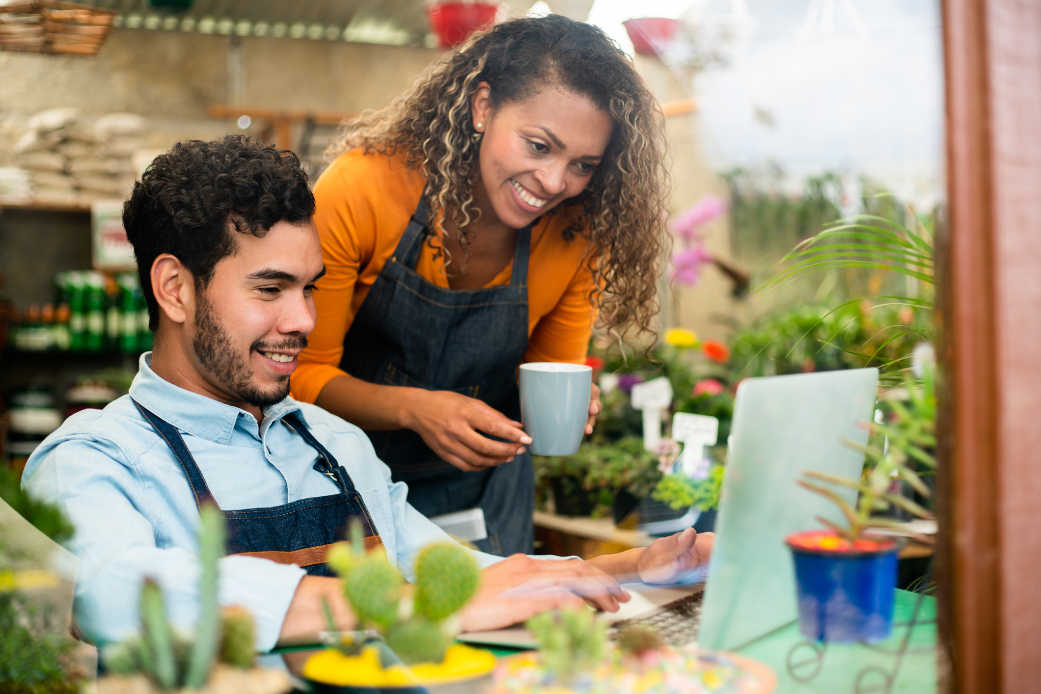 Two florists use a computer
